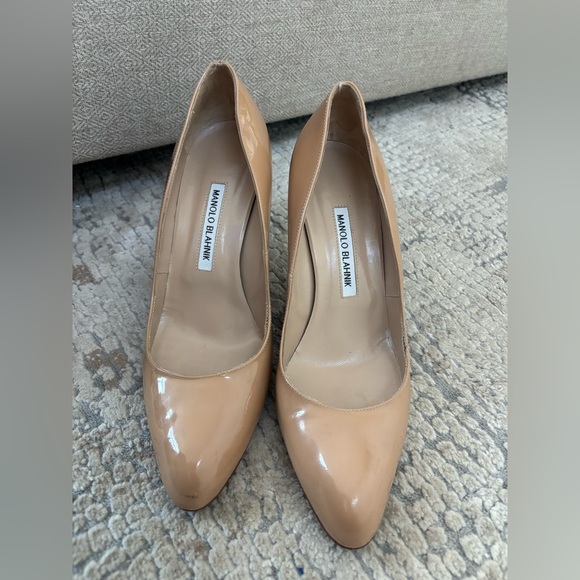 Manolo Blahnik Shoes - Manolo Blahnik Tan patent Women's Shoes size 39.5